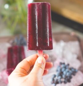 Grape popsicles low alcohol snack